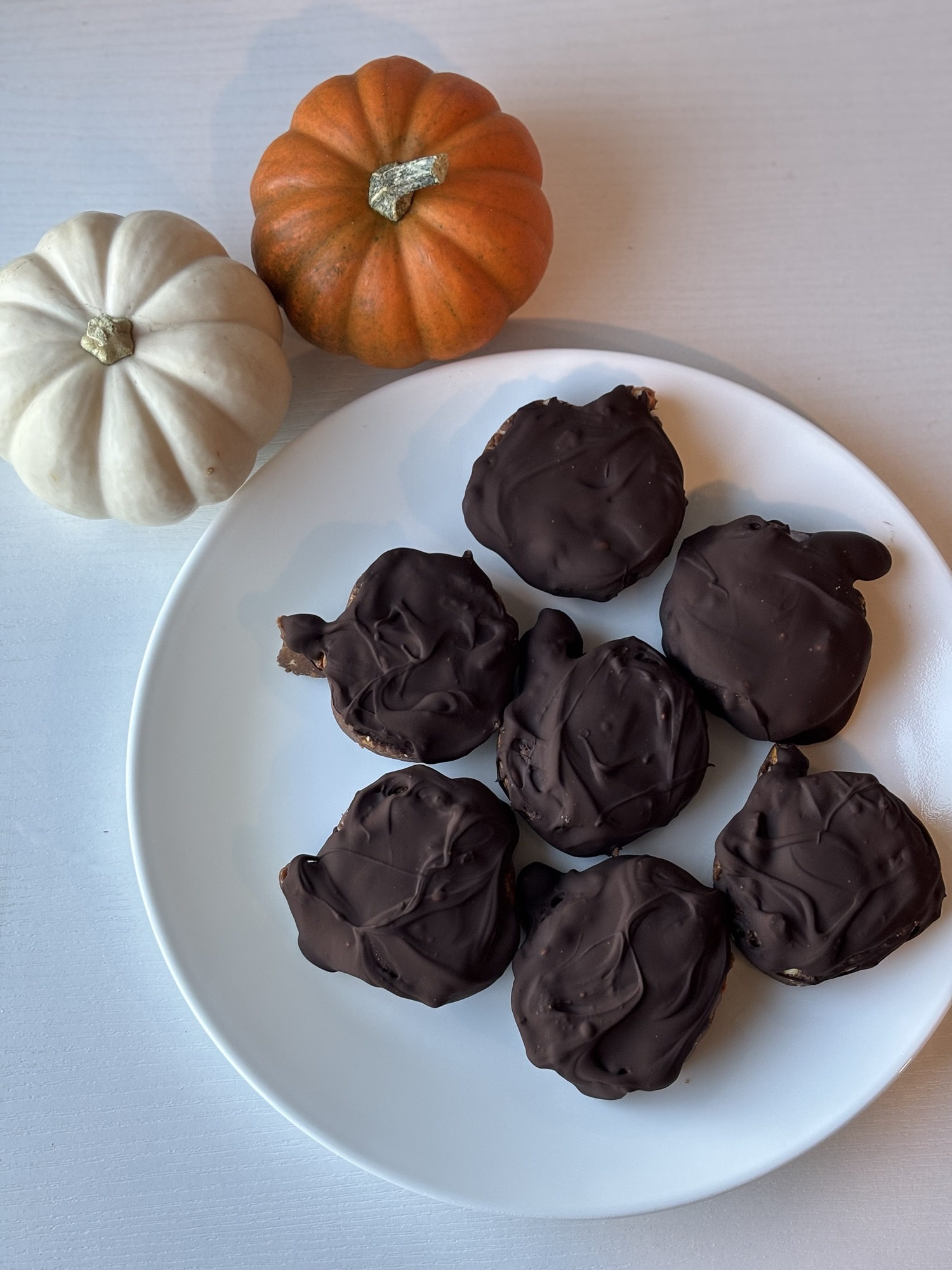 Chocolate Peanut Butter Pretzel Pumpkins